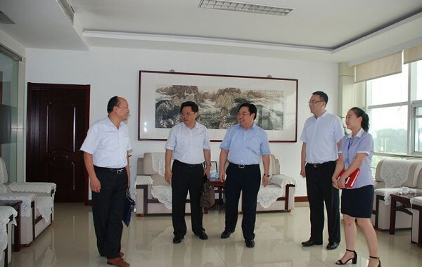 濱州市技(jì )師學(xué)院張兆傑書記莅臨集團公(gōng)司調研